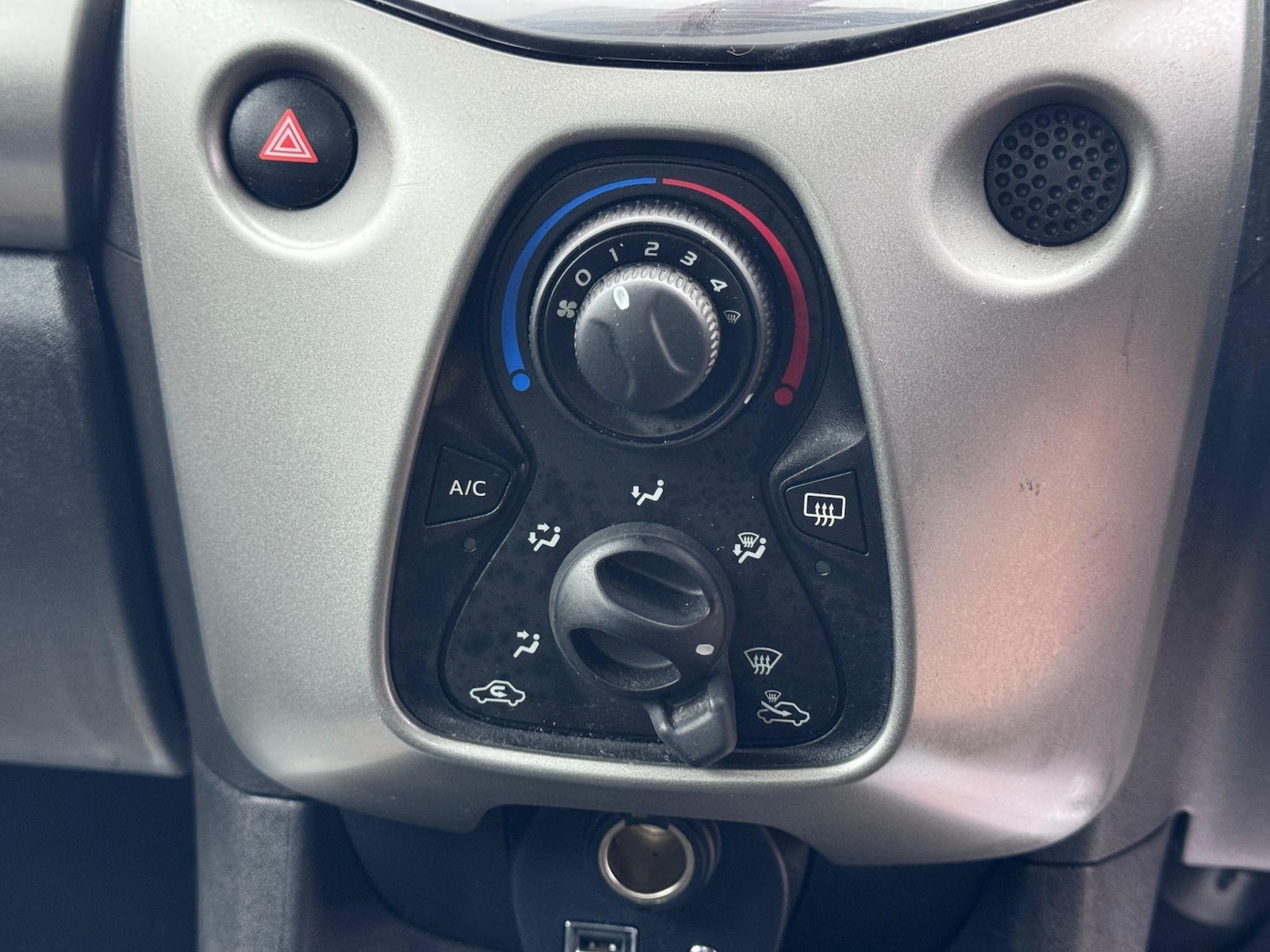 Used Peugeot 108 2015 for sale - 77139255: Photo 14