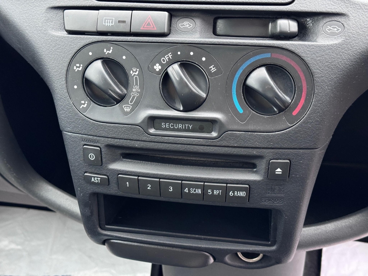 Used Toyota Yaris 2005 for sale - 77834680: Photo 9