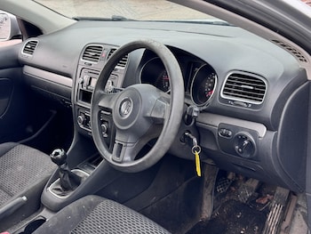 Used Volkswagen Golf 2010 for sale - 77171350: Photo