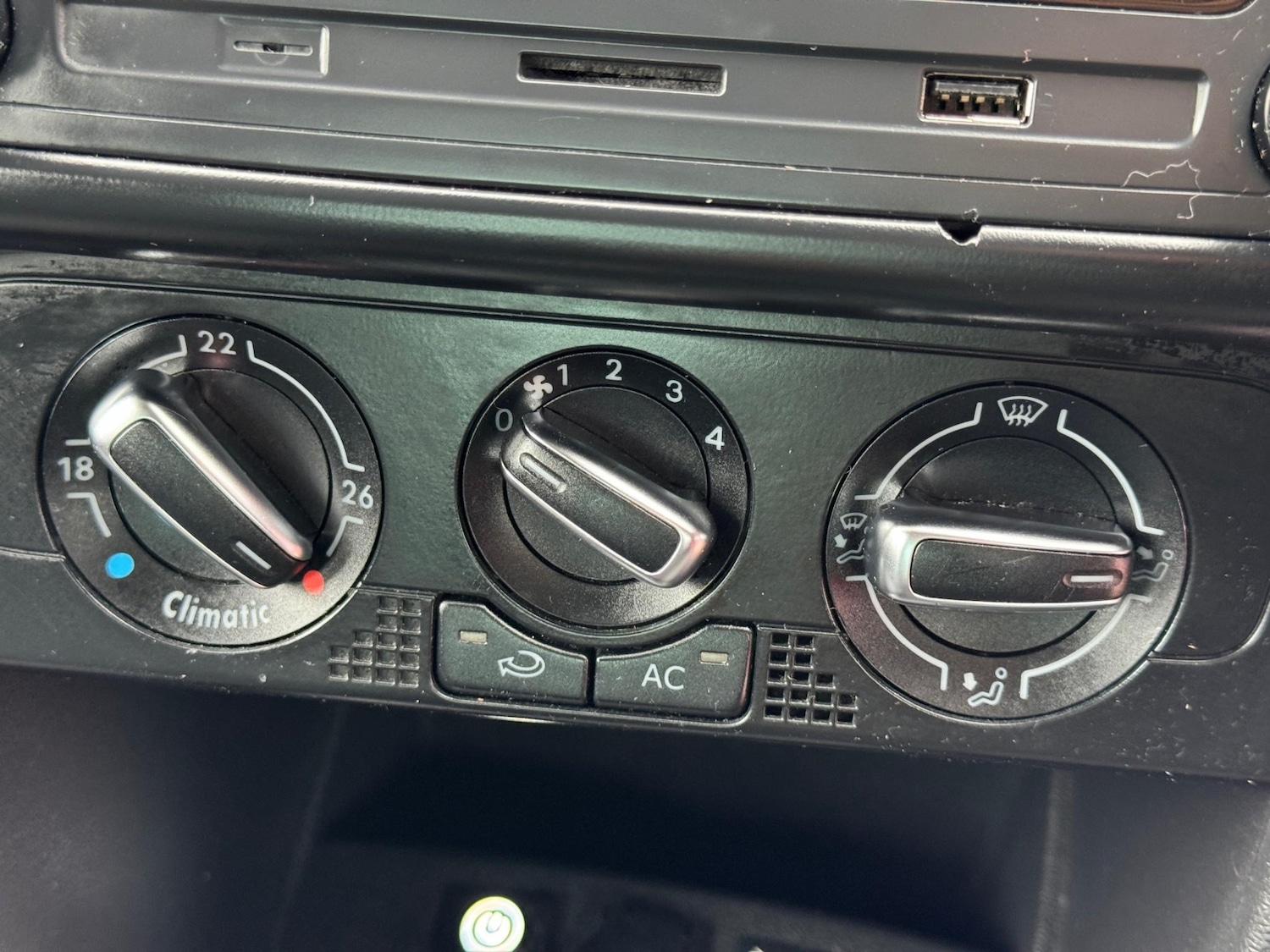 Used Volkswagen Polo 2010 for sale - 76519816: Photo 15