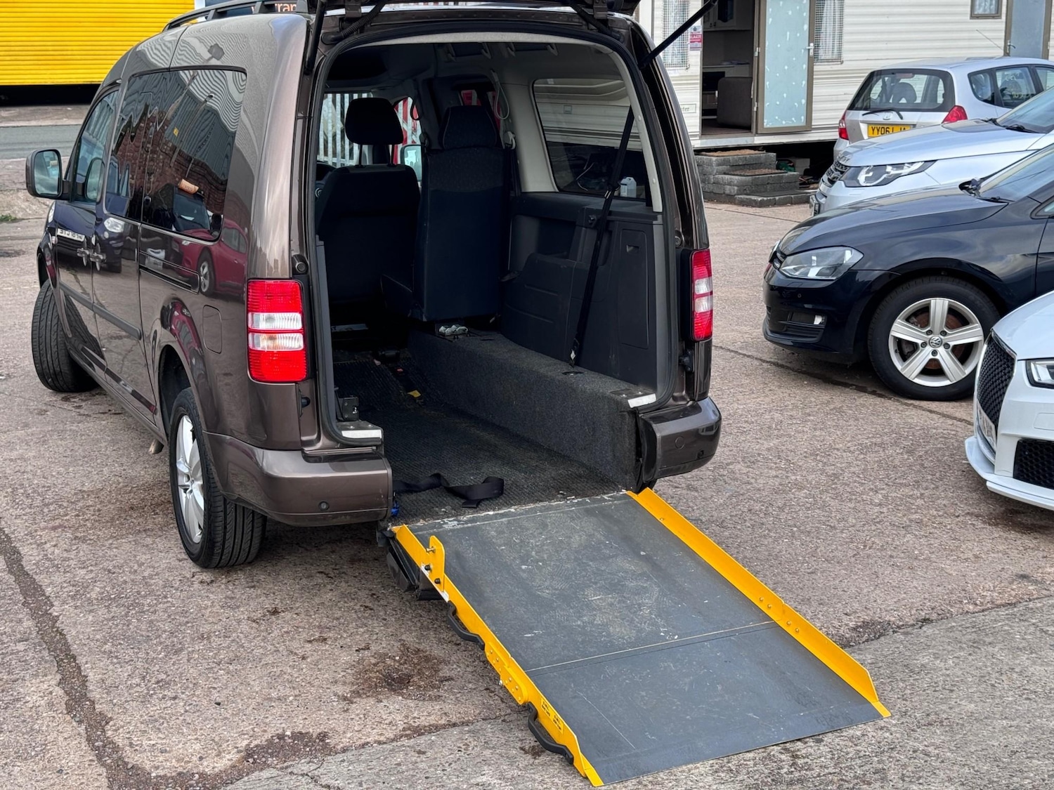 Used Volkswagen Caddy Maxi Life 2011 for sale - 76494995: Photo 4