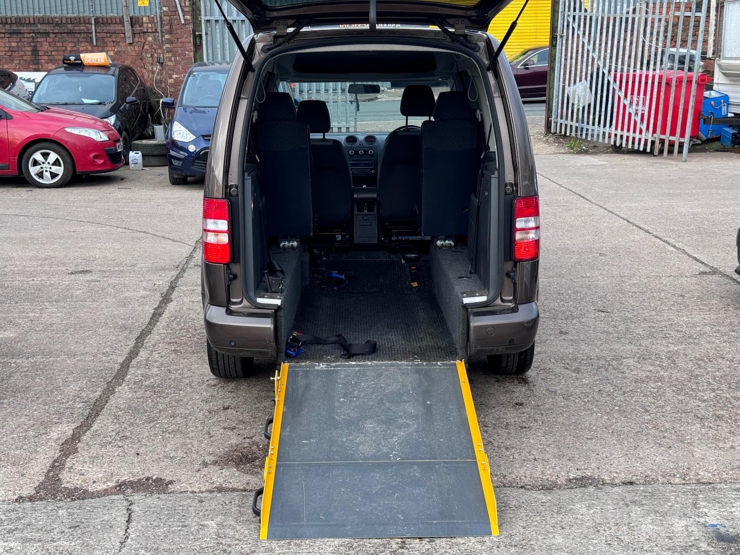 Used Volkswagen Caddy Maxi Life 2011 for sale - 76494995: Photo 5