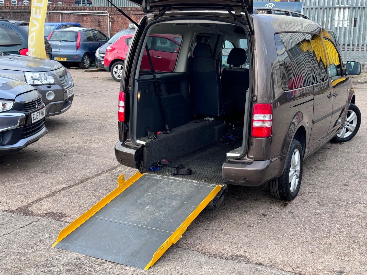 Used Volkswagen Caddy Maxi Life 2011 for sale - 76494995: Photo 6