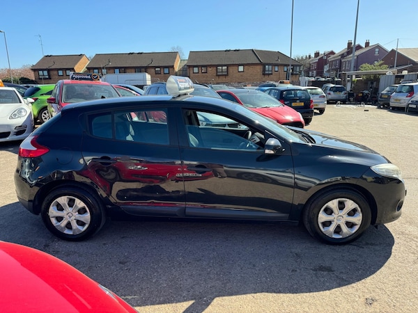 Used Renault Megane 2010 for sale - 76278701: Photo 7
