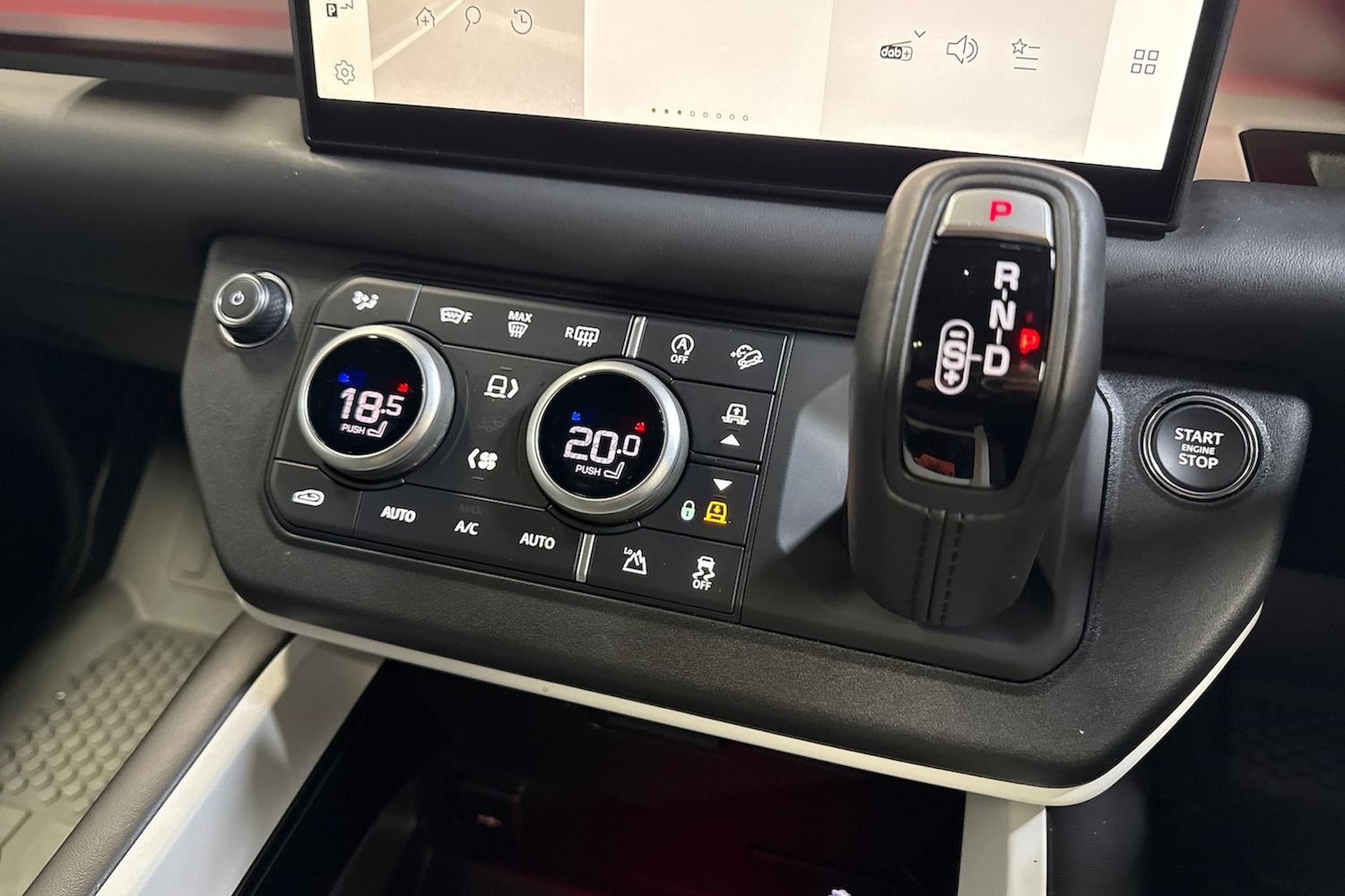 Used Land Rover Defender 2025 for sale - 76492432: Photo 12