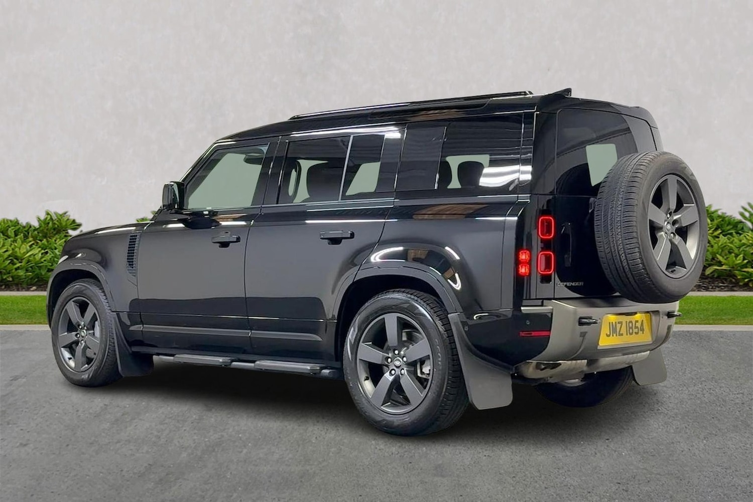 Used Land Rover Defender 2025 for sale - 76492432: Photo 2