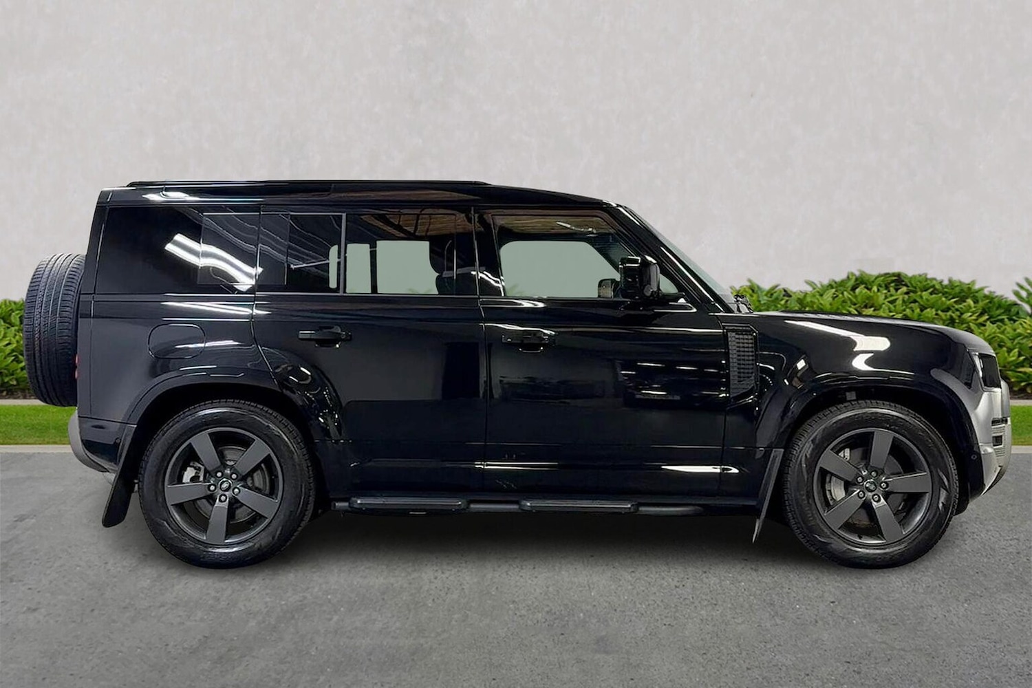 Used Land Rover Defender 2025 for sale - 76492432: Photo 3