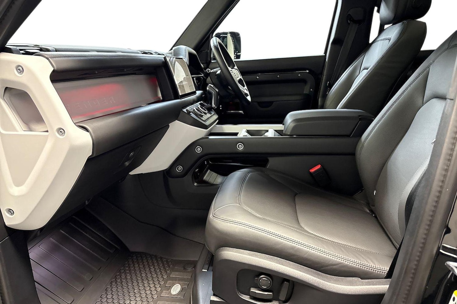 Used Land Rover Defender 2025 for sale - 76492432: Photo 7