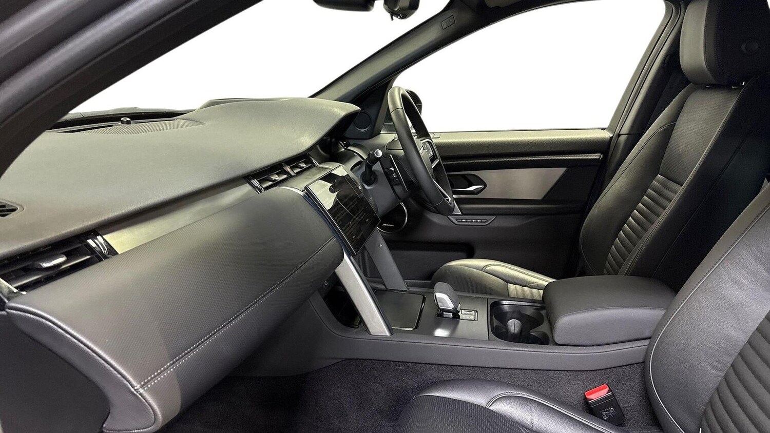 Used Land Rover Discovery Sport 2024 for sale - 76932287: Photo 3