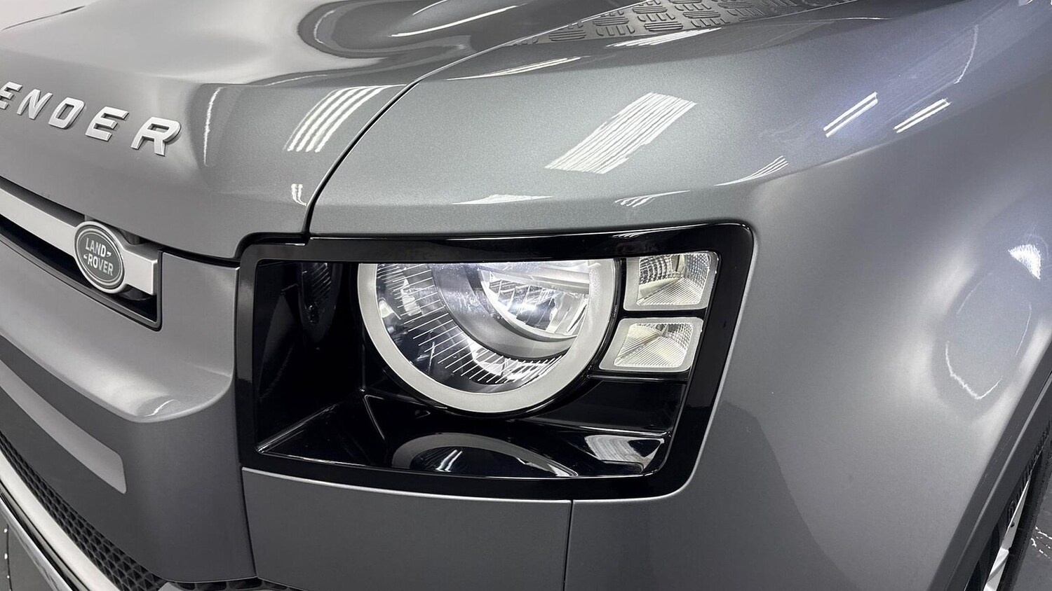 Used Land Rover Defender 2021 for sale - 77701325: Photo 17