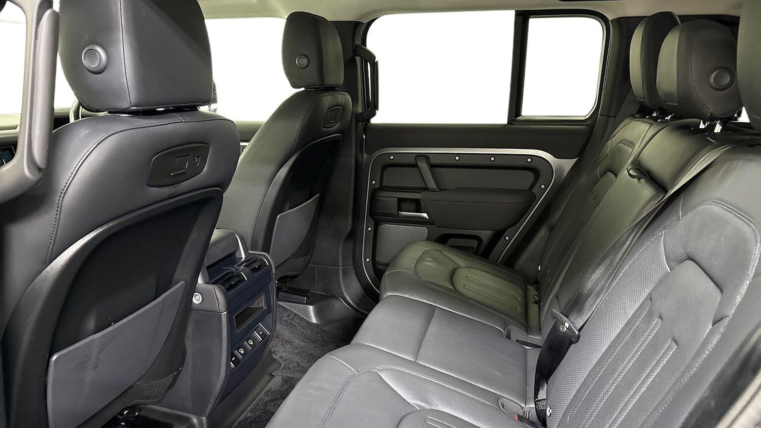 Used Land Rover Defender 2021 for sale - 77701325: Photo 4