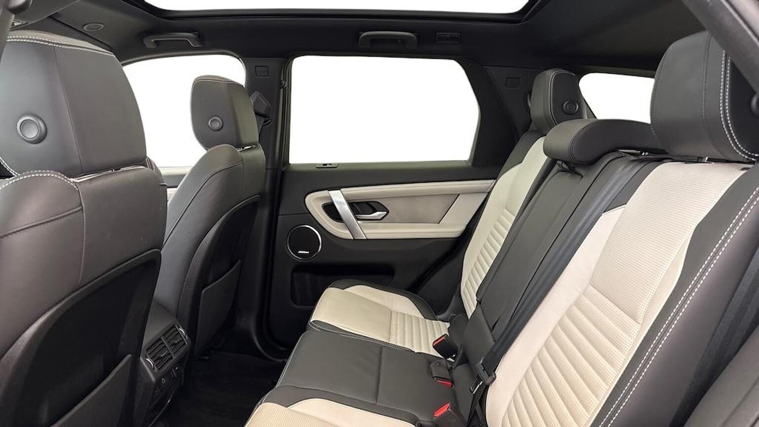 Used Land Rover Discovery Sport 2024 for sale - 77489796: Photo 4