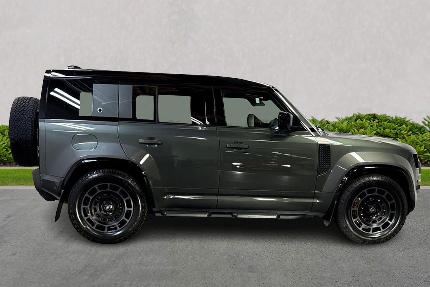 Used Land Rover Defender 2025 for sale - 76663747: Photo 3