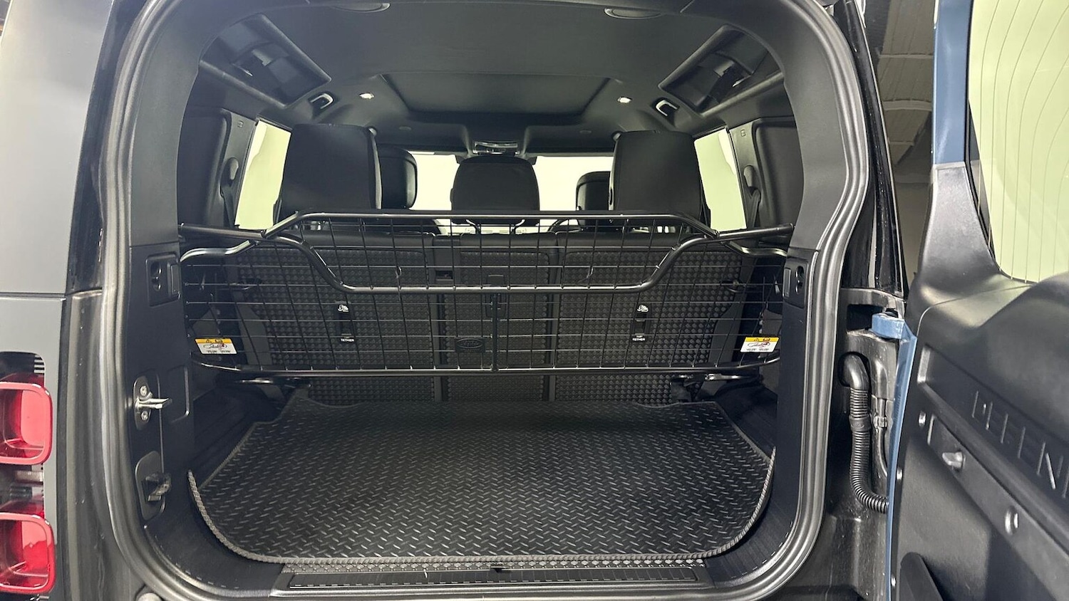 Used Land Rover Defender 2023 for sale - 78193303: Photo 10