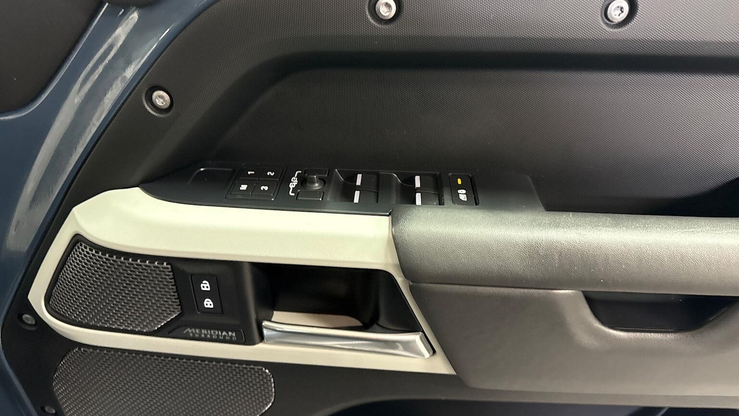 Used Land Rover Defender 2023 for sale - 78193303: Photo 23