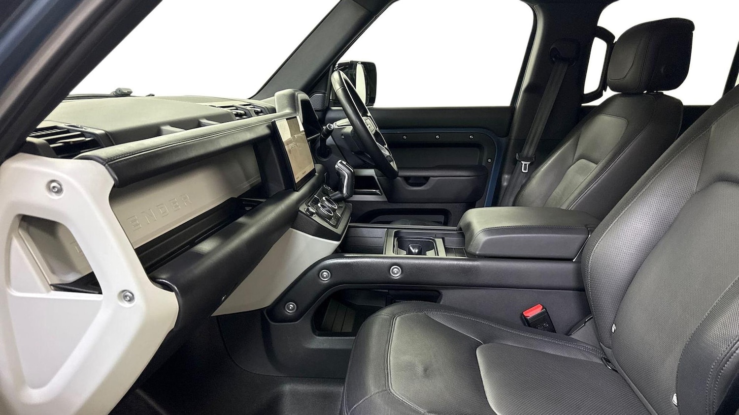 Used Land Rover Defender 2023 for sale - 78193303: Photo 3