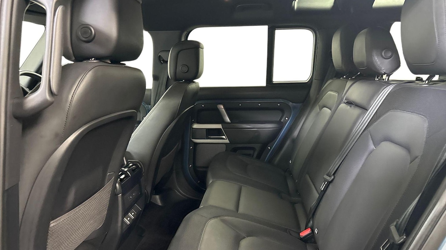 Used Land Rover Defender 2023 for sale - 78193303: Photo 4