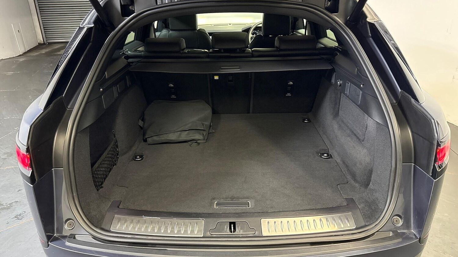 Used Land Rover Range Rover Velar 2024 for sale - 77489784: Photo 10