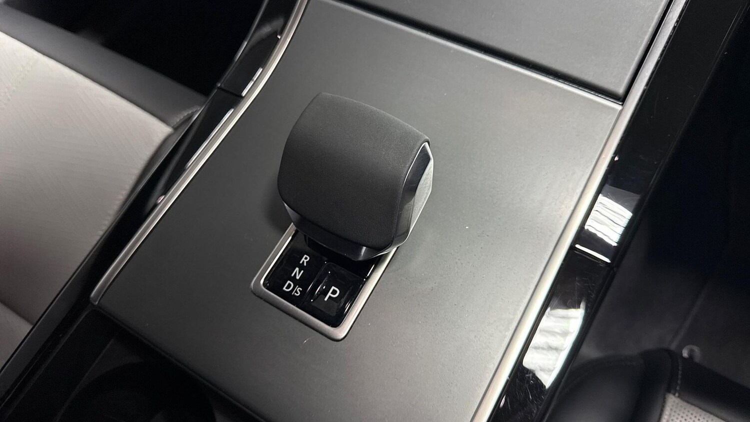 Used Land Rover Range Rover Velar 2024 for sale - 77489784: Photo 13