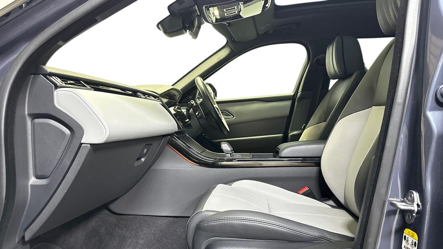 Used Land Rover Range Rover Velar 2024 for sale - 77489784: Photo 3