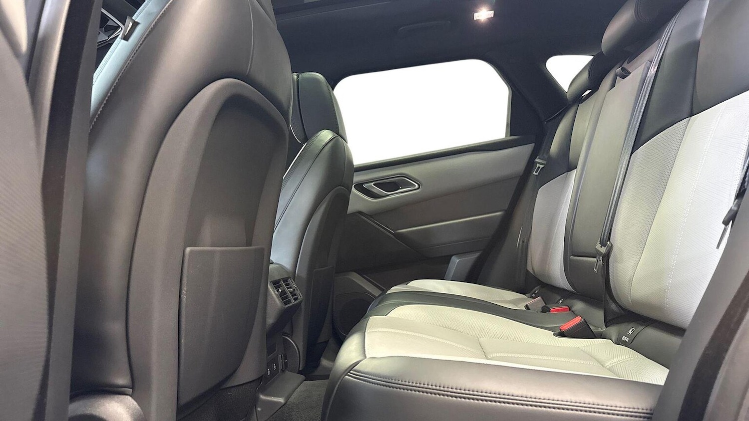 Used Land Rover Range Rover Velar 2024 for sale - 77489784: Photo 4