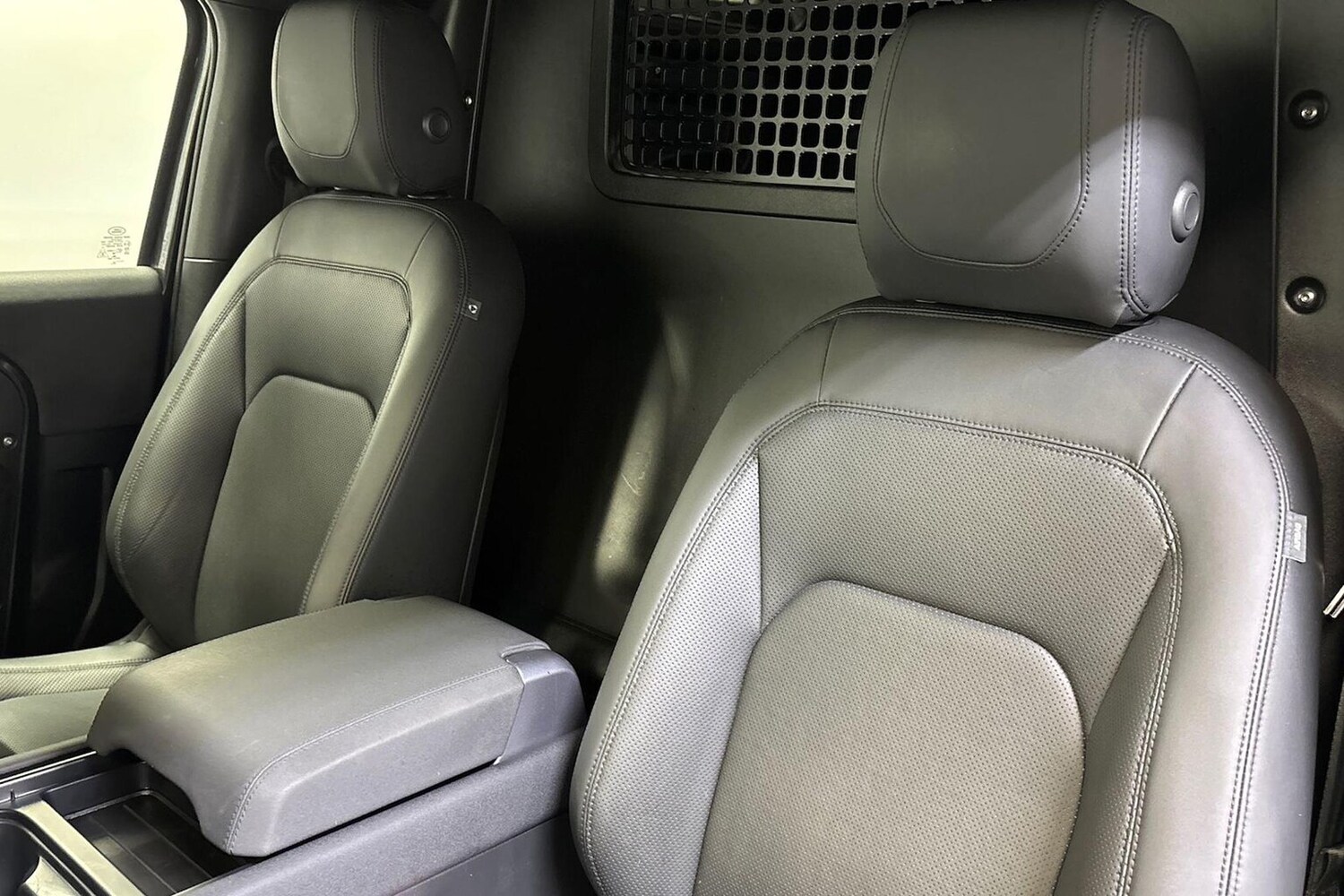 Used Land Rover Defender 2023 for sale - 76353626: Photo 16