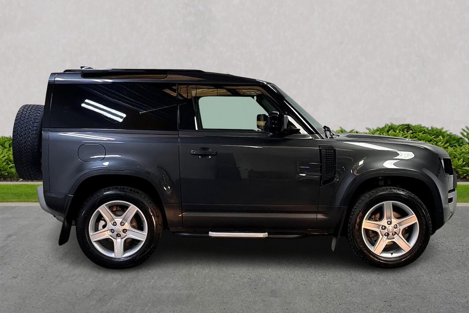 Used Land Rover Defender 2023 for sale - 76353626: Photo 3