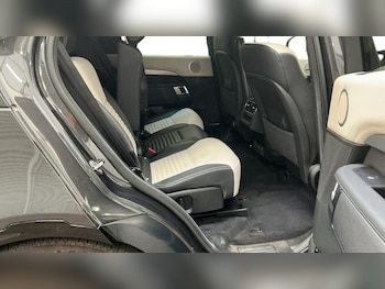 Used Land Rover Discovery 2022 for sale - 79536460: Photo