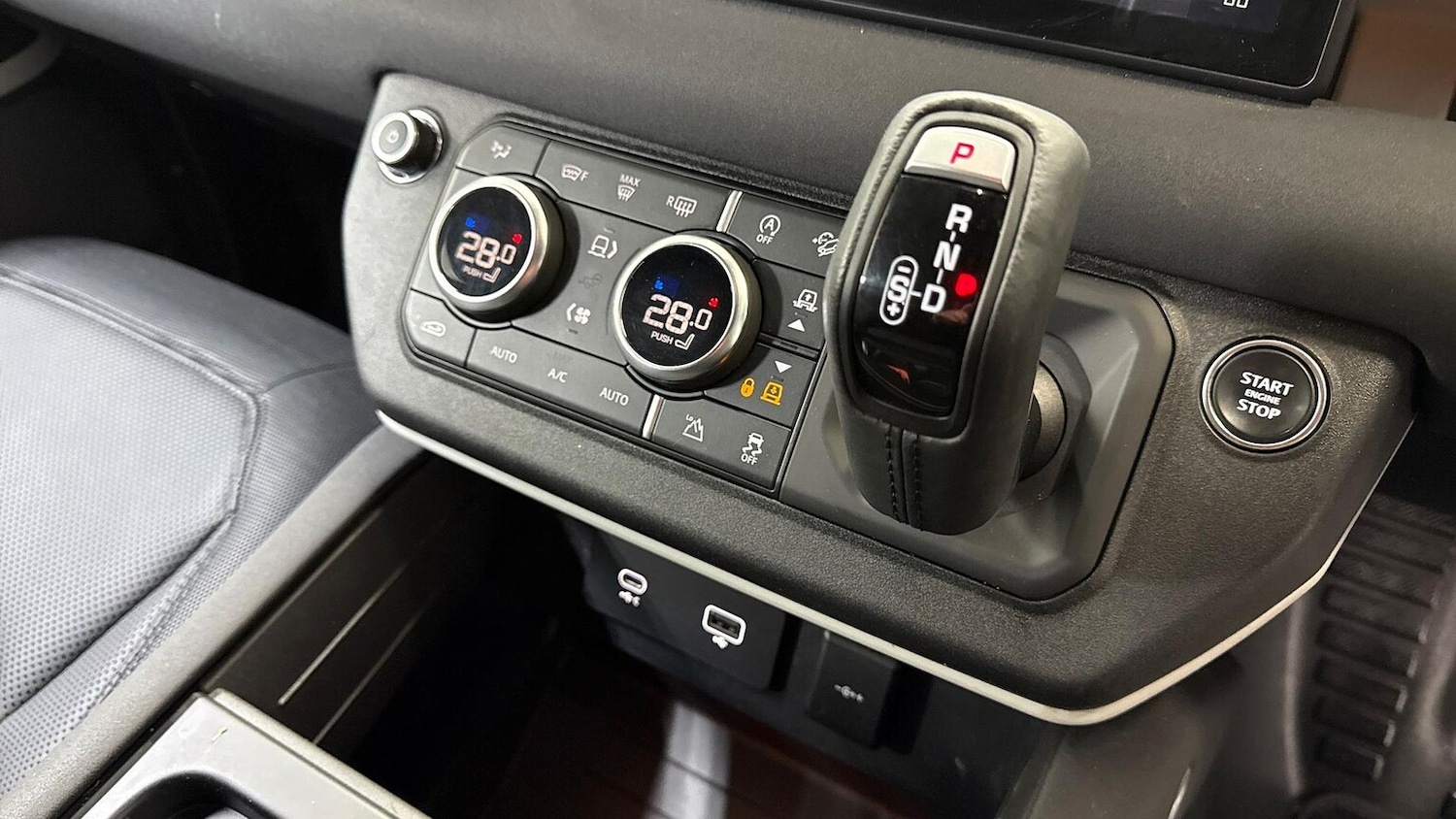 Used Land Rover Defender 2023 for sale - 77701306: Photo 13