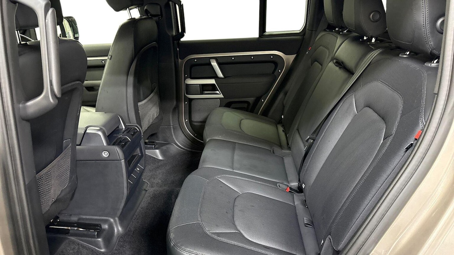 Used Land Rover Defender 2023 for sale - 77701306: Photo 4