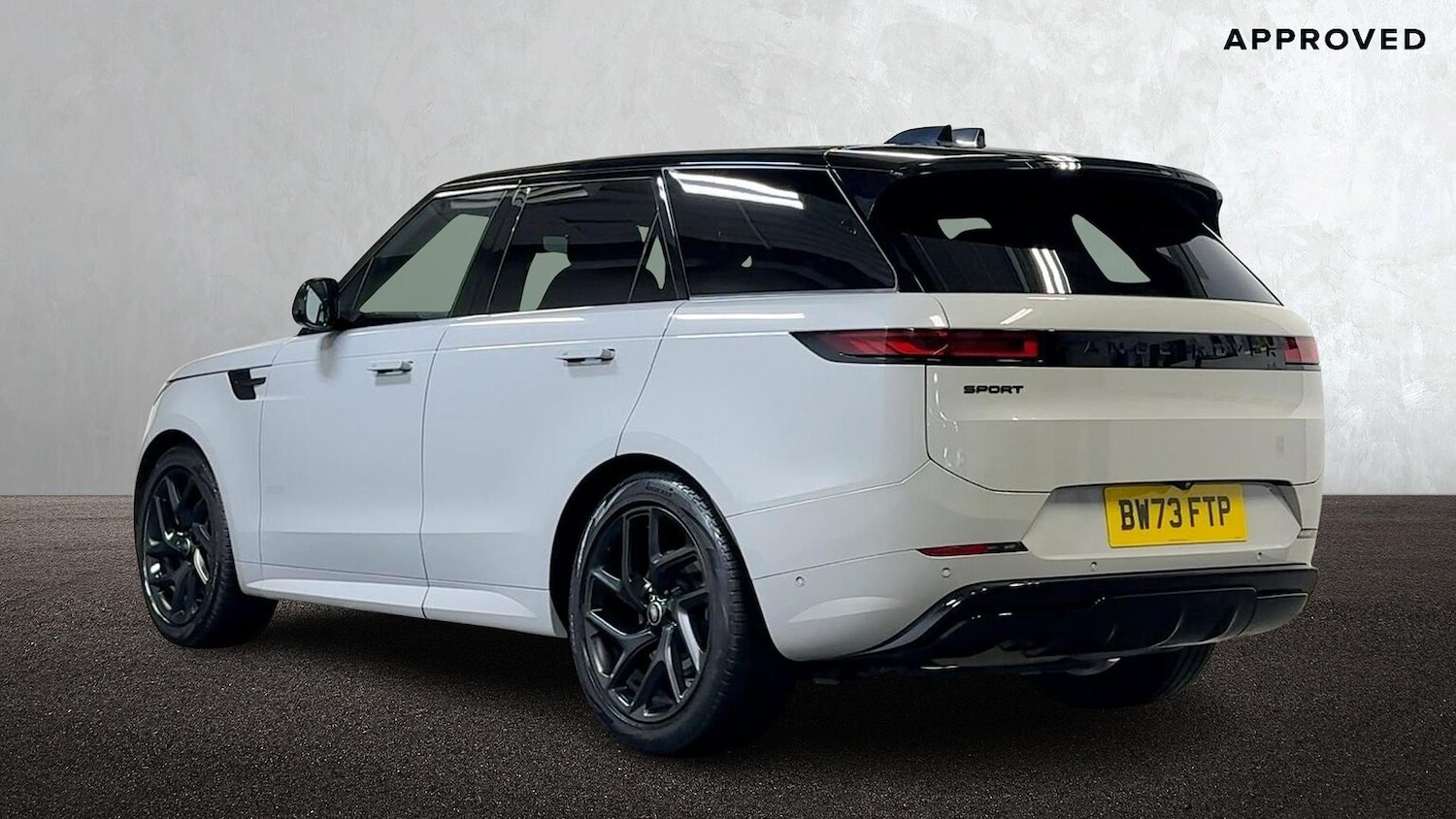 Used Land Rover Range Rover Sport 2024 for sale - 76897092: Photo 2