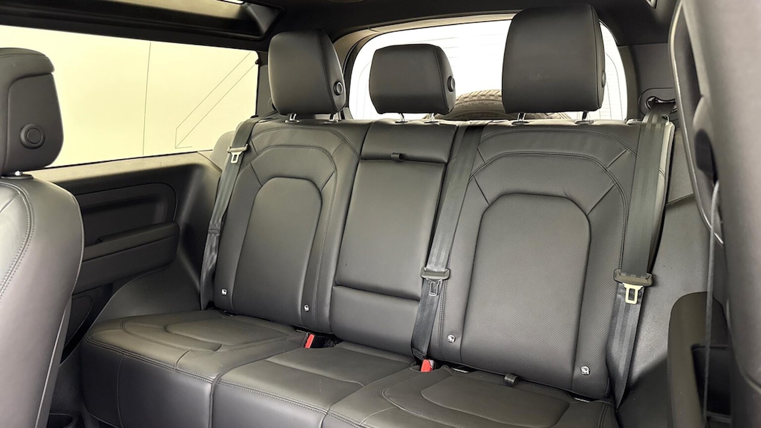 Used Land Rover Defender 2024 for sale - 76149606: Photo 18