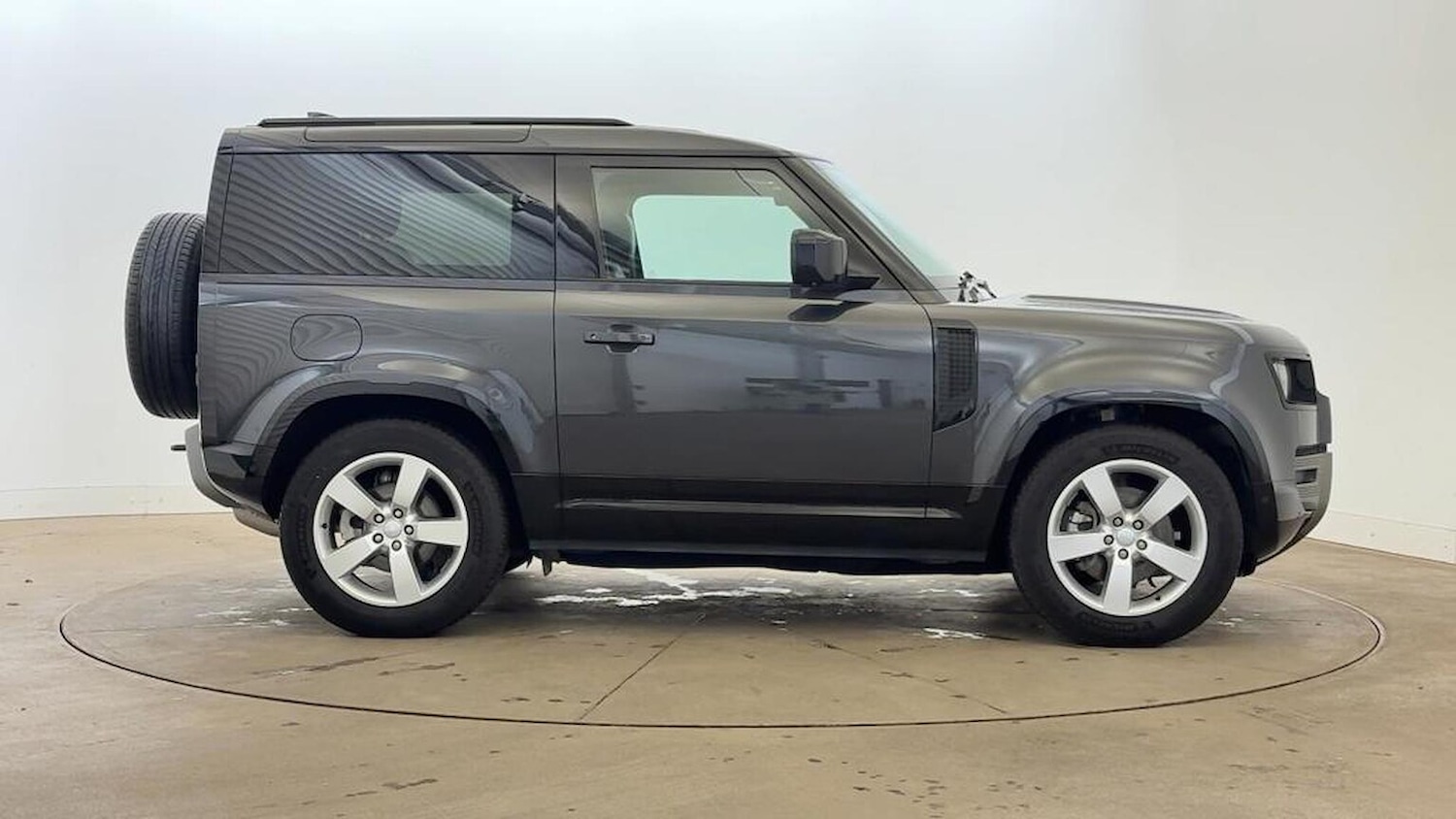 Used Land Rover Defender 2024 for sale - 76149606: Photo 2