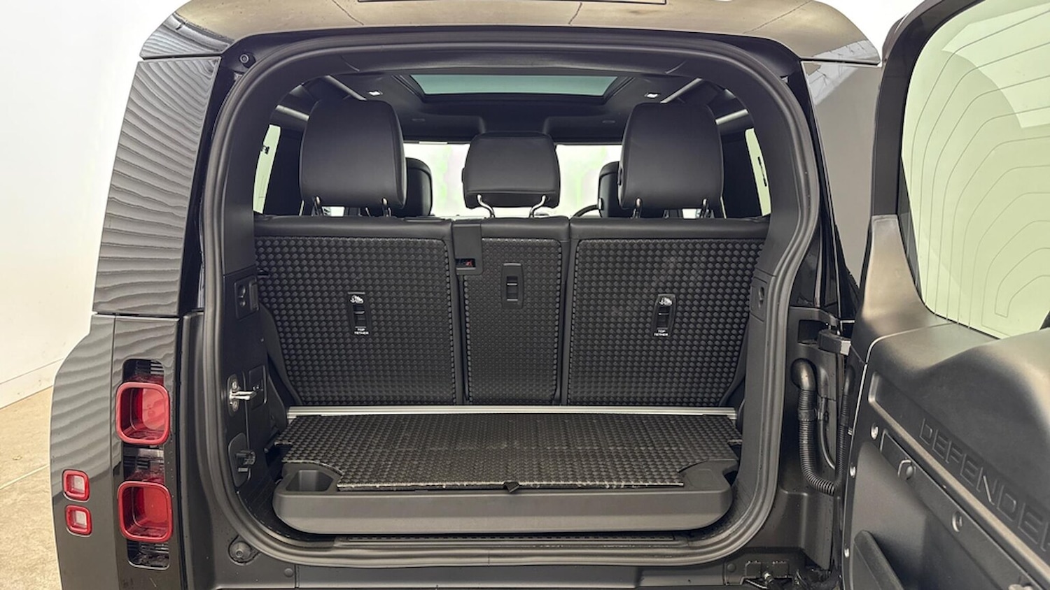 Used Land Rover Defender 2024 for sale - 76149606: Photo 6