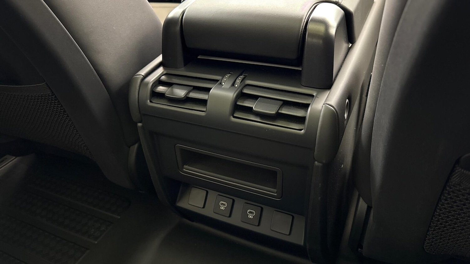Used Land Rover Defender 2024 for sale - 76149606: Photo 9