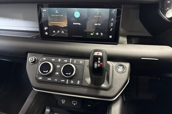 Used Land Rover Defender 2023 for sale - 76268239: Photo 11