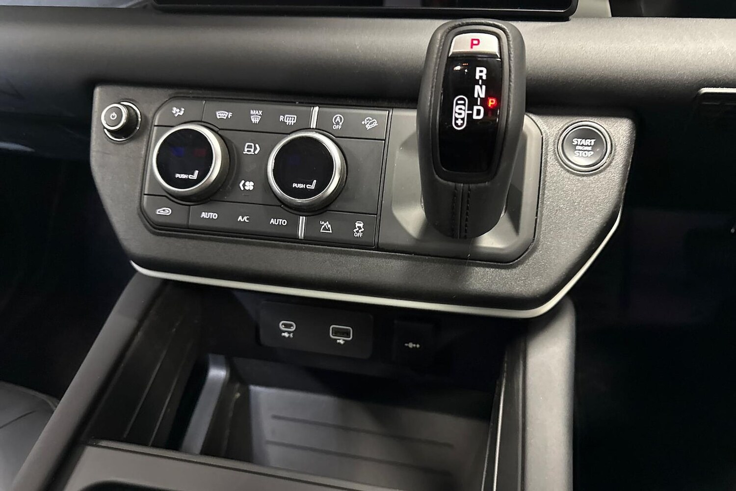 Used Land Rover Defender 2023 for sale - 76268239: Photo 12