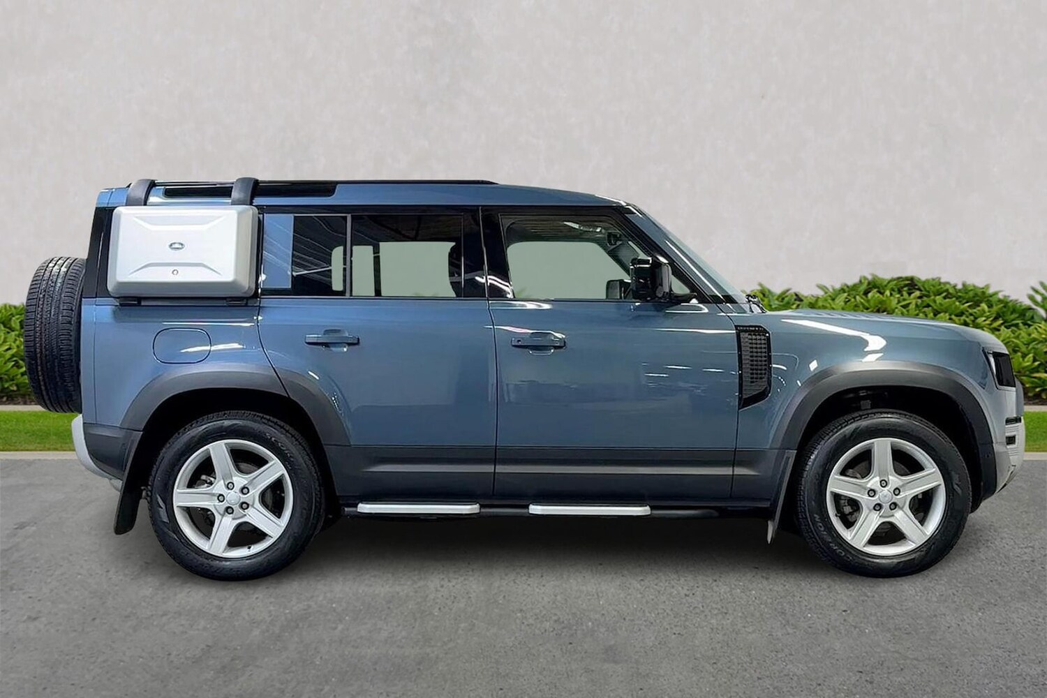 Used Land Rover Defender 2023 for sale - 76268239: Photo 3