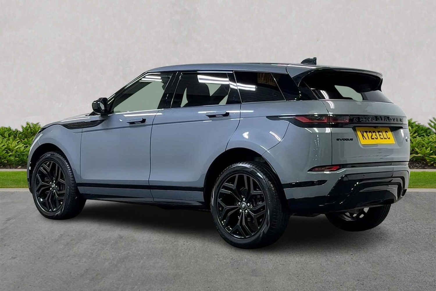 Used Land Rover Range Rover Evoque 2023 for sale - 76142882: Photo 2
