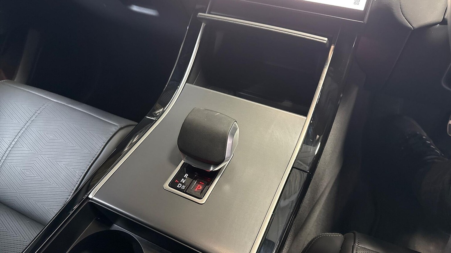 Used Land Rover Range Rover Velar 2025 for sale - 77489443: Photo 13