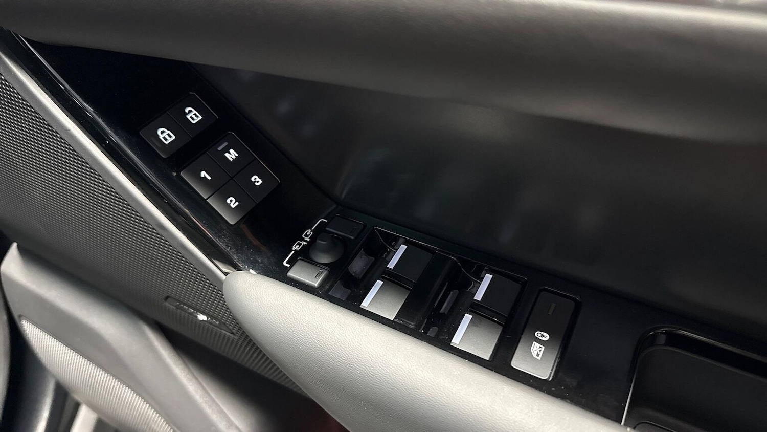 Used Land Rover Range Rover Velar 2025 for sale - 77489443: Photo 25