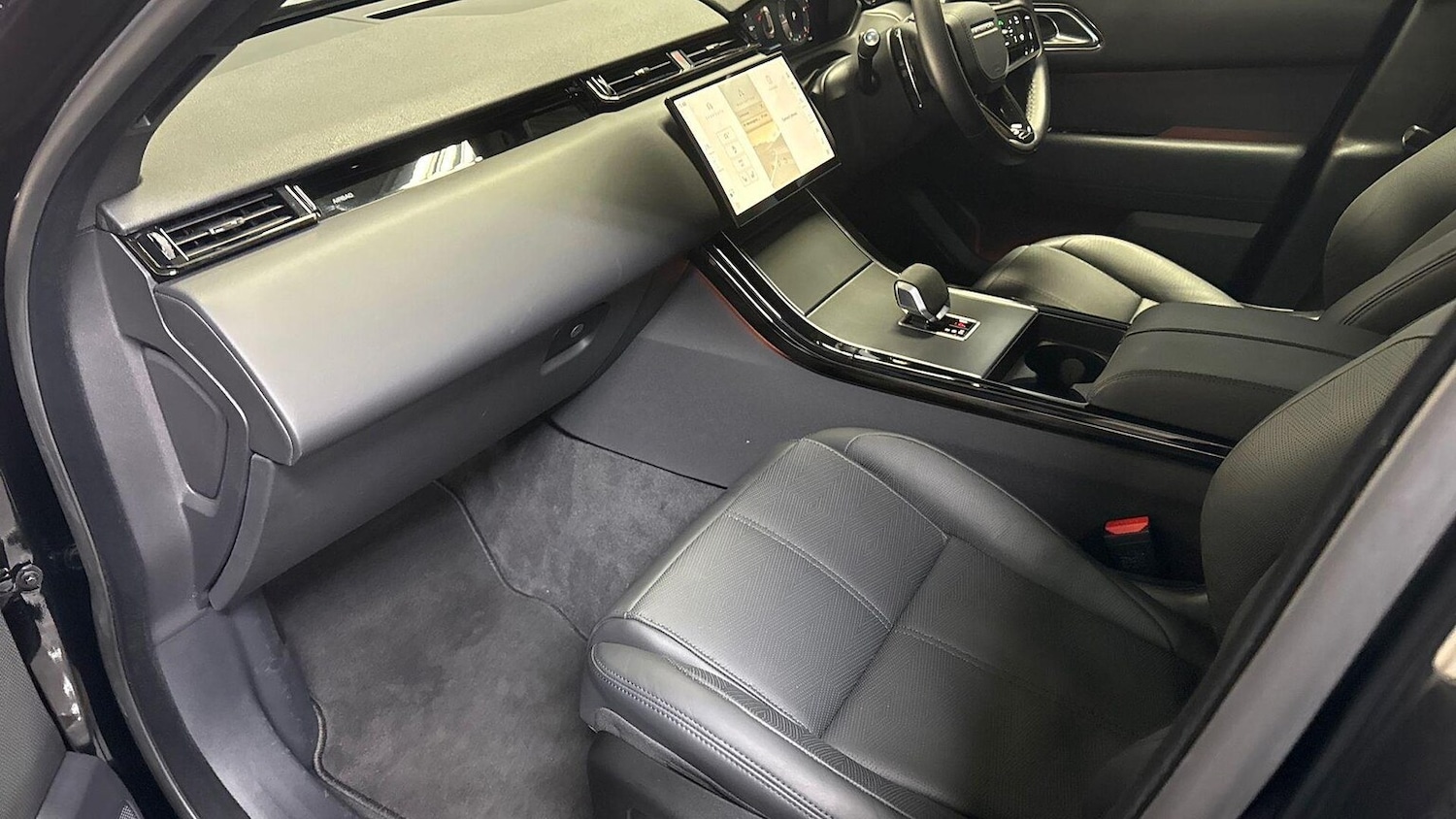 Used Land Rover Range Rover Velar 2025 for sale - 77489443: Photo 3