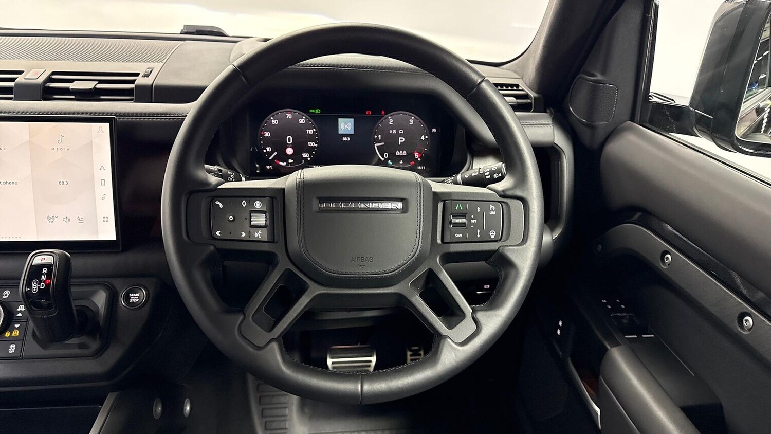 Used Land Rover Defender 2025 for sale - 78191127: Photo 16