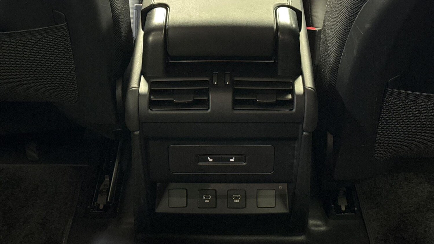 Used Land Rover Defender 2025 for sale - 78191127: Photo 19