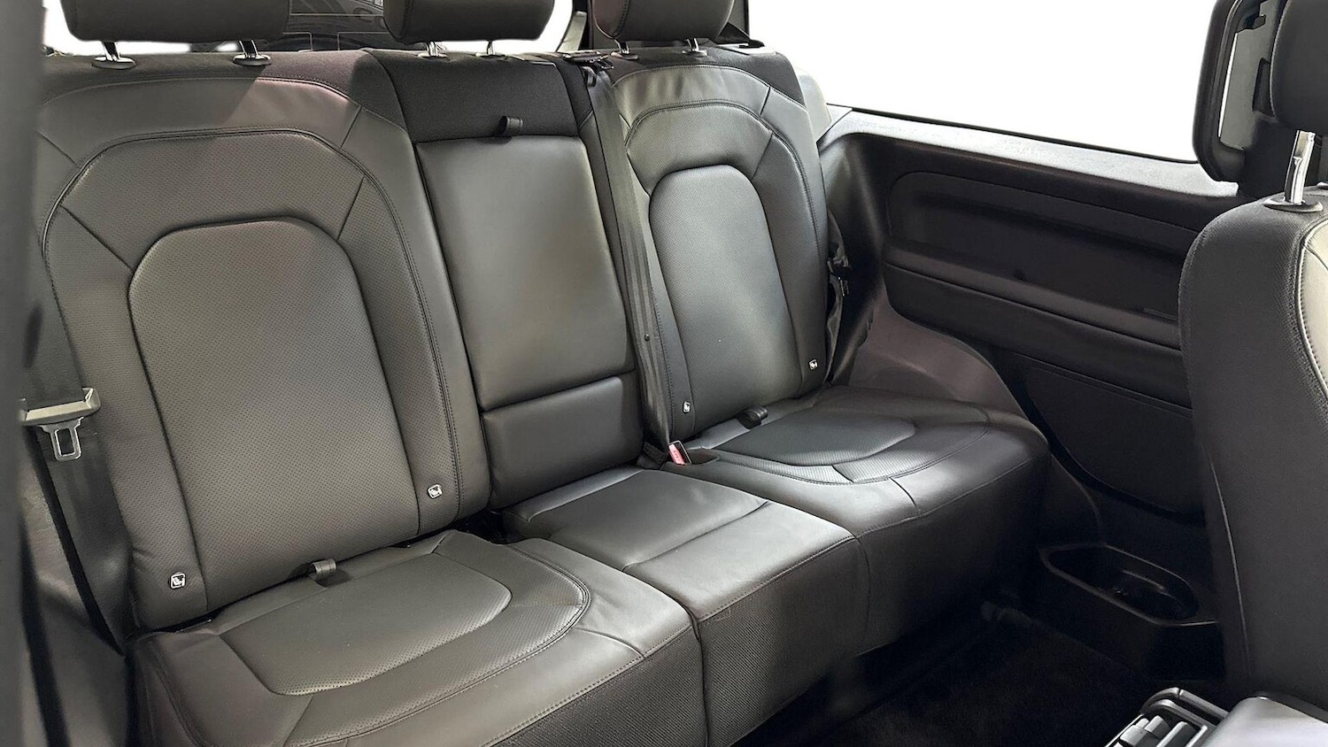 Used Land Rover Defender 2025 for sale - 78191127: Photo 5