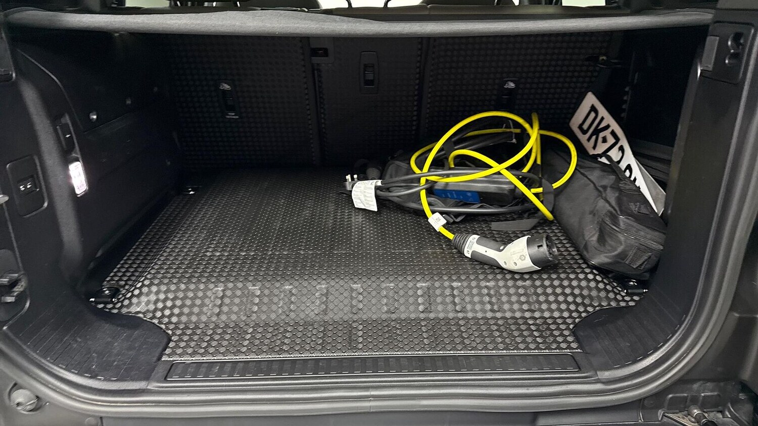 Used Land Rover Defender 2023 for sale - 78193317: Photo 11