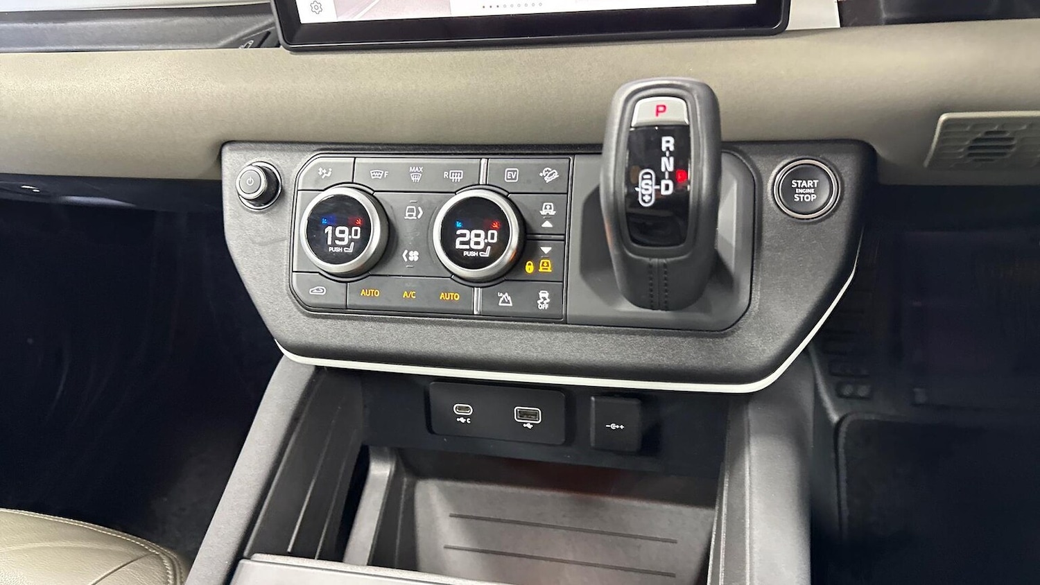 Used Land Rover Defender 2023 for sale - 78193317: Photo 14