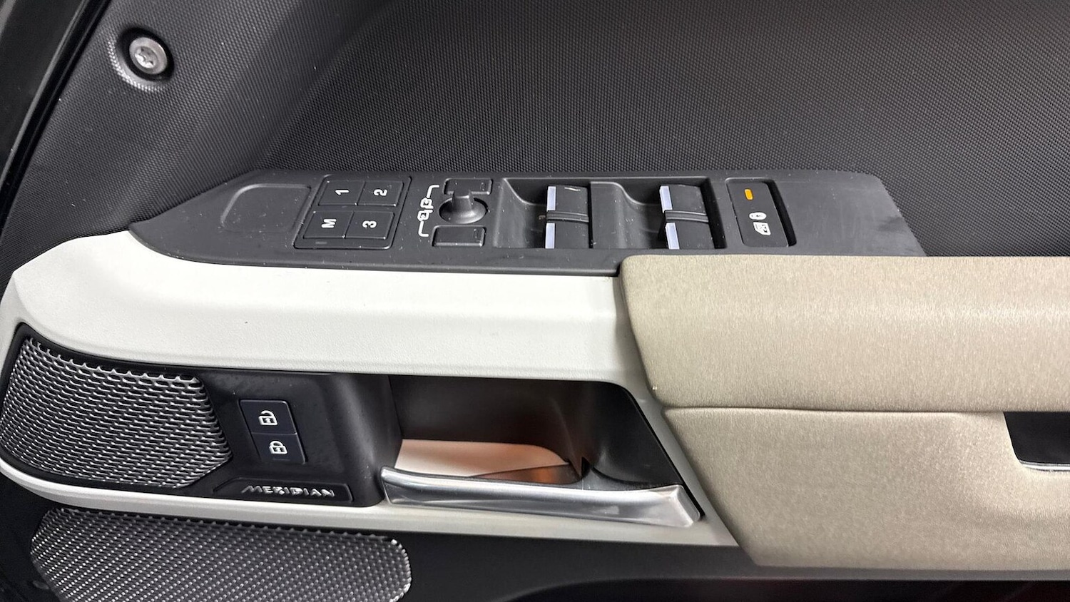 Used Land Rover Defender 2023 for sale - 78193317: Photo 24