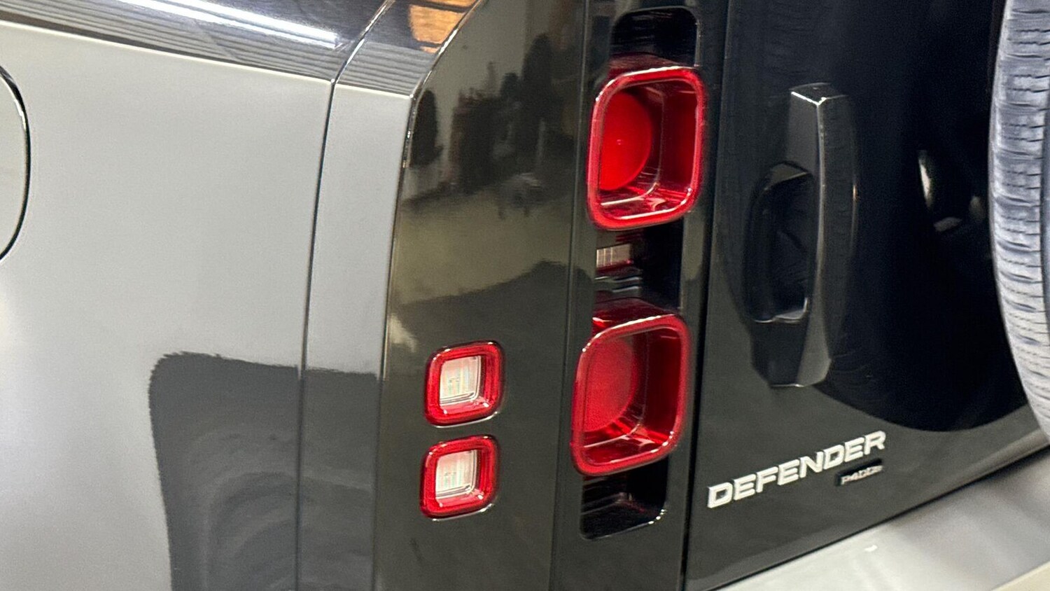 Used Land Rover Defender 2023 for sale - 78193317: Photo 25