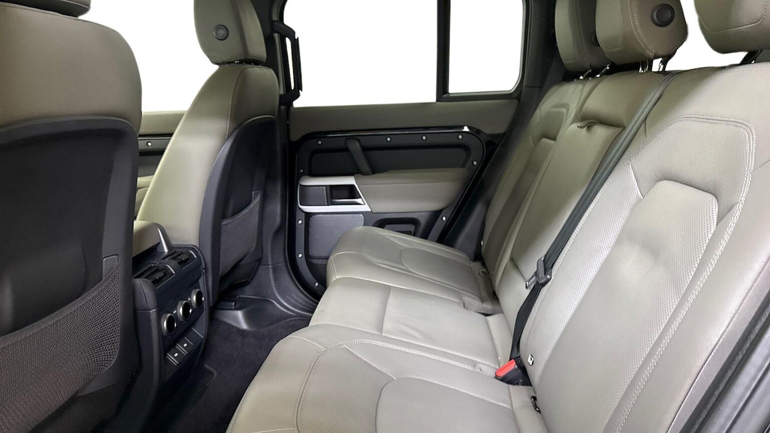 Used Land Rover Defender 2023 for sale - 78193317: Photo 5